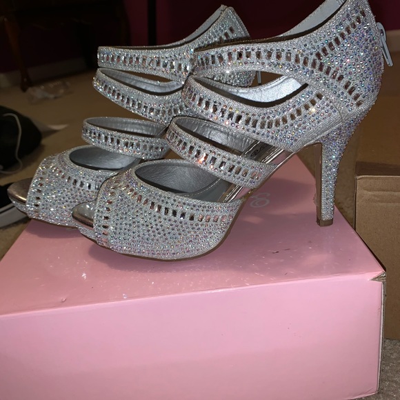 Masscote Shoes - Women Rhinestoned high heels